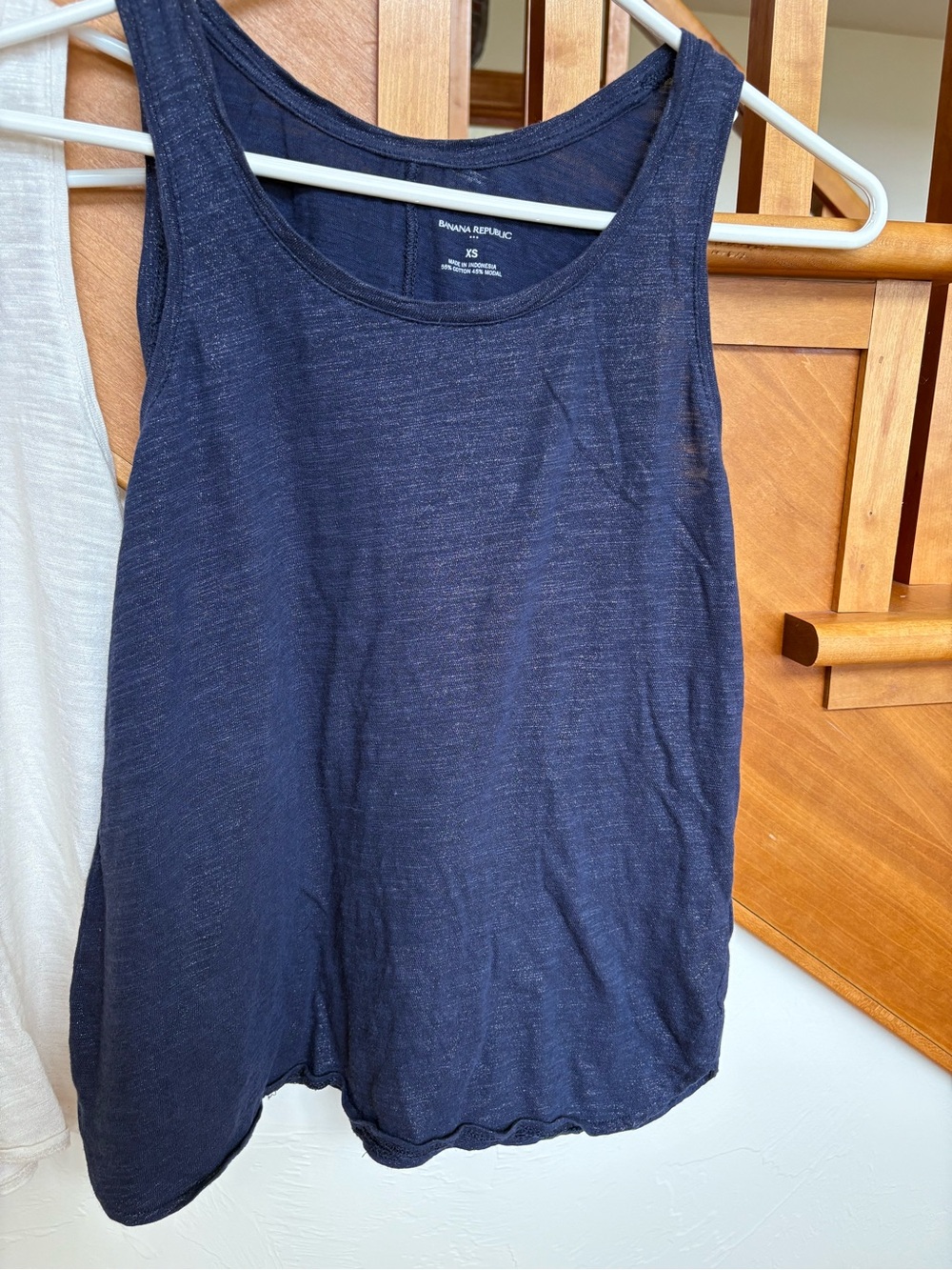 Two LIKE NEW Banana republic Malibu Tee Scoop Neck Tanks Navy White Gold - Picture 6 of 9